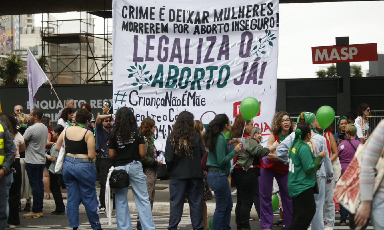 Barreiras travam aborto legal no Brasil, diz instituto ligado à OMS
